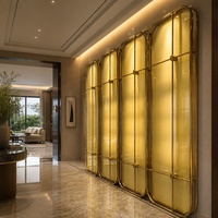 Paravent en verre lumineux en forme de pilule dorée, cadre en laiton, verre côtelé, 4 panneaux, sur mesure pour hôtel