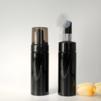Flacon pompe en plastique noir de 150 ml à épaule plate pour mousse nettoyante avec brosse en silicone
