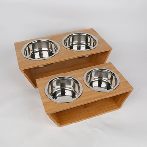 Comedero Elevado para Mascotas de Bambú con Tazones de Acero Inoxidable, Diseño Moderno, Base Antideslizante - Product Image 4