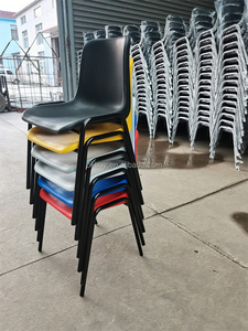 Chaise en plastique empilable avec pieds en métal pour l'école, la formation et les événements - Product Image 3