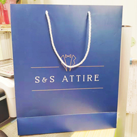 Custom Logo 230 Gramos Paperboard Paper Bags Coated Paper for Craft and Candle Black Gift Clothes Bolsas Papel for Shopping