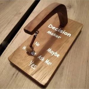 Juguete de Péndulo Oscilante de Madera para Tomar Decisiones, Hecho a Mano, Decorativo, que Entretenemos, Inspira a Tomar Elecciones y a los Usuarios - Product Image 2