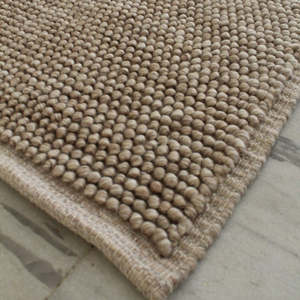 Tapis en laine beige moderne personnalisable, tissé à la main, style bouclé épais, lavable, couleur crème, pour la maison ou les pique-niques - Product Image 2