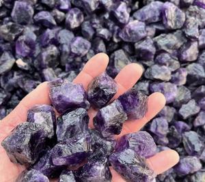 Groothandel Natuurlijke Paarse Amethist Kristal Originele Ruwe Halfedelstenen Ruwe Stenen Voor Decoratieve Ambachten - Product Image 1