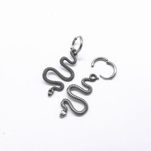 Pendientes Colgantes de la Serie Serpiente Yunnique, Joyería Animal de Acero de Titanio, Diseño Retro de Serpiente Venenosa, Estilo Hip Hop Unisex - Product Image 3