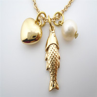 Collier pour femme de qualité à la mode avec perle d'eau douce et breloques de poisson en métal plaqué or chaîne à maillons en alliage motif en forme d'animal