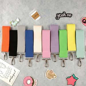 Parches Termoadhesivos Personalizados de Corea de 32mm de Ancho en Colores Surtidos con Correa para Nombre y Llavero con Ganchos Plateados - Product Image 3