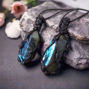 Collier pendentif pilier en labradorite naturelle double pointe polie, vente en gros, bijoux - Product Image 1