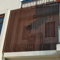 Decoración de interiores, listón WPC, columna de tubo cuadrado hueco, pared de partición de madera, techo de grano de madera, tubo de madera, mejora del hogar
