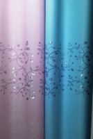 Tissu à motif vigne classique de haute précision, idéal pour les rideaux occultants dans les salons et les chambres.
