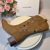 Bottes décontractées pour femme, style western, à bout pointu, talon carré, broderie ajourée, hauteur genou, rétro