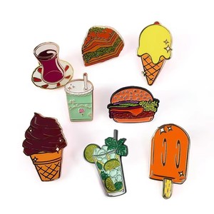 Pin de solapa metálico esmaltado con temática de repostería (galletas, dominós, pizza), bajo MOQ - Product Image 1