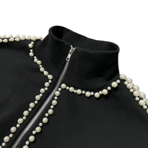 Sudadera con capucha negra de alta calidad para hombre, con cremallera, adornada con perlas y piedras, cuello alto, estilo urbano, informal y a la moda. - Product Image 4