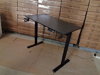 Bureau de jeu moderne en forme de I, blanc, réglable en hauteur