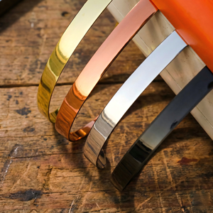 Profil de <span class=keywords><strong>corniche</strong></span> de plafond <span class=keywords><strong>noir</strong></span> mat anti-humidité de haute qualité, directement du fabricant, pour finitions modernes de bureaux et salles de conférence - Product Image 4