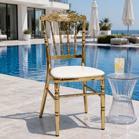 Chaise de banquet commerciale empilable en métal doré avec coussin blanc, chaise de salle à manger pour hôtel, vente en gros, pour événements de mariage
