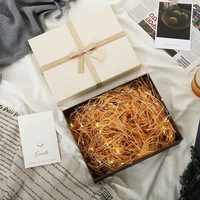 Boîte cadeau en papier beige neutre avec ruban décoratif, différentes tailles, boîte vide polyvalente pour toutes les occasions