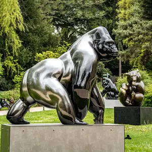 Escultura de gorila de bronze personalizada para decoração de jardim ao ar livre, saída de fábrica