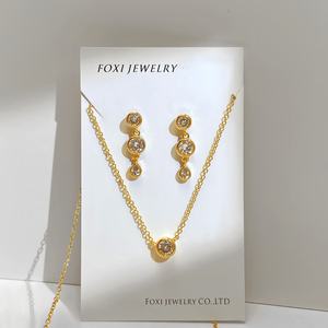 Ensemble de bijoux en gros tendance plaqué or 18 carats avec zircon scintillant, collier ras-du-cou délicat et boucles d'oreilles pour femme - Product Image 2