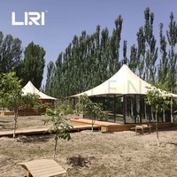 Hôtel de glamping de luxe à toit haut, salon de jardin, tente de safari avec parois