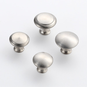 Poignée champignon Source Hardware en acier inoxydable noir et argent, bouton rond pour meuble, poignée de tiroir et de porte à trou unique - Product Image 3