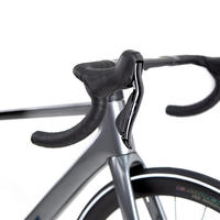 Hochwertiges Carbonfaser RS 24-Gang Gravelbike mit hydraulischen Scheibenbremsen und Standardpedalen für Straßentouren