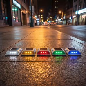 Borne <span class=keywords><strong>de</strong></span> signalisation routière solaire haute visibilité en aluminium moulé sous pression avec LED réfléchissante pour voies rapides - Product Image 1