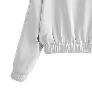 Chaqueta bomber de satén personalizada para mujer, ligera, con cremallera, brillante, con logotipo personalizado, también disponible para hombre. - Product Image 4