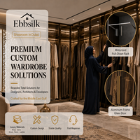 Dressing de luxe avec porte vitrée à cadre en aluminium, battante, pleine hauteur, sur mesure pour chambre de villa
