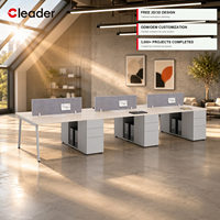 Poste de travail moderne en open space pour 2 à 8 personnes, bureau d'équipe avec structure tubulaire en acier et cloison en tissu, mobilier de bureau