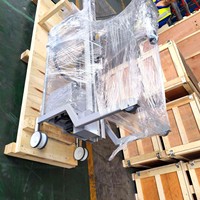 Chariot pratique avec élévateur électrique pour rouleaux de film plastique