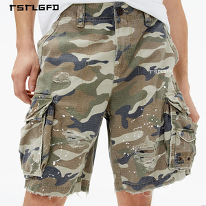 Shorts cargo camouflage brodés personnalisés pour hommes, déchirés, effet vieilli, ourlet brut, en sergé de coton, mi-longs, respirants et coupe-vent - Product Image 1