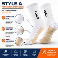 Chaussettes de sport athlétiques en coton de bambou avec logo personnalisé OEM pour homme, chaussettes de cyclisme, de basketball, de gym, de musculation, blanches, à grip, pour homme