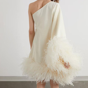 新作夏物高級豪華ドレス　プラスサイズ　ワンショルダー　黄色い羽根飾り　ベスティド・デ・プルマス　イブニングドレス - Product Image 2