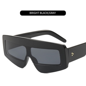 Gafas de Sol Unisex Y2K Futuristas con Logotipo Personalizado, Lentes de una Pieza con Gradiente UV400, Estilo Moderno y Distintivo - Product Image 2