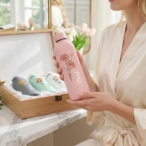 Borraccia Termica Personalizzata con Fiore di Nascita, Bicchiere Isolato con Nome, Bomboniere per Damigelle, Regalo di Compleanno per Sorella - Product Image 4