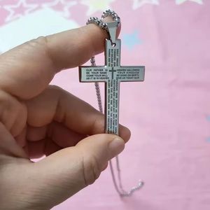 قلادة من الفولاذ المقاوم للصدأ متعددة الاستخدامات وأنيقة للرجال والنساء، قلادة على شكل صليب مع نقش، مجوهرات زخرفية - Product Image 3