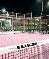 Terrain de padel panoramique à vue complète, terrain de padel extérieur standard avec clôture en verre entièrement transparente, ensemble complet de terrain de padel