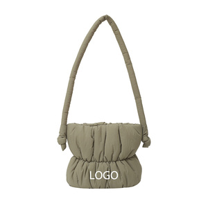 Sac fourre-tout matelassé en nylon léger et imperméable pour femme, personnalisé en usine, avec logo <span class=keywords><strong>Priant</strong></span>, idéal pour la mode féminine - Product Image 5