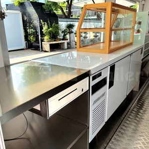 Xe tải bán đồ ăn lưu động tiêu chuẩn Úc 5m đến 6m, màu xanh lá, kiểu thùng, có quầy bar cocktail, dùng cho thương mại, bán tại <span class=keywords><strong>Philippines</strong></span> - Product Image 3