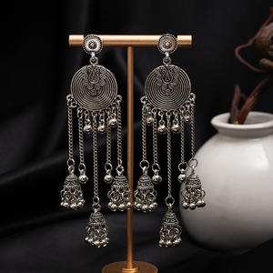 Pendientes de media luna tallados en aleación antigua de alta gama, estilo étnico retro vintage, con borlas de Siam, de inspiración europea y americana, transfronterizos - Product Image 3