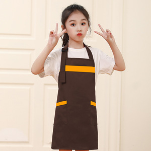 Delantal infantil de poliéster rojo para pintar en el estudio de arte, para niños, con bolsillos grandes y correas ajustables - Product Image 3