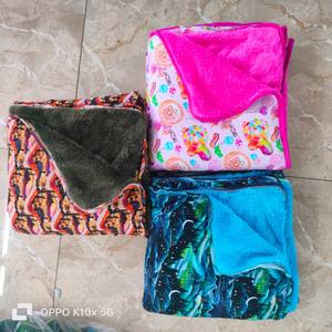 Coperte per Neonati con Cartoni Animati, Coperta per Bambini con Pelliccia, Coperta Sensoriale con Retro Punteggiato a Doppio Strato - Product Image 1