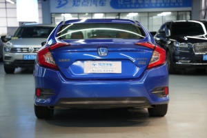 Honda <span class=keywords><strong>Civic</strong></span> <span class=keywords><strong>2018</strong></span> 220TURBO CVT Luxe Berline 4 portes 5 places 1.5T Turbo L4 CVT 177 ch R17 Sièges électriques foncés Arrière NEDC 5.4L/100km - Product Image 5
