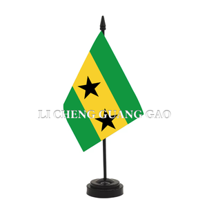 Bandera de Escritorio de Sao <span class=keywords><strong>Tome</strong></span> y Príncipe, Mini Bandera de Mesa con Base Negra, Bandera Decorativa de Poliéster para Oficina y Hogar - Product Image 1