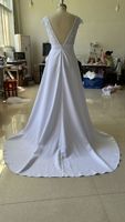 Nouvelle Arrivée Robe de Mariée Sirène Simple à Col en V, Coupe Ajustée, avec Petite Traîne, Idéale pour les Soirées