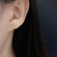 Anting-anting zirkon temperamen klasik, anting-anting kancing halus bahan perak murni bentuk bunga emas untuk pesta wanita