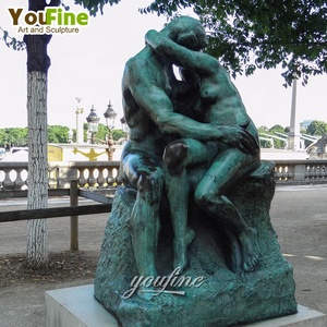 Statue de jardin moderne en bronze d'homme et de femme nu s'embrassant - Product Image 4