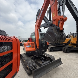 Excavatrice sur chenilles Doosan DX60 d'occasion, modèle 2023, moteur YANMAR, mini-pelle, faible nombre d'heures de travail, bon état pour moteur et boîte de vitesses - Product Image 6
