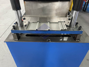 <span class=keywords><strong>Soffit</strong></span> 3 Havalandırma Paneli Üretim Hattı Çelik <span class=keywords><strong>Soffit</strong></span> Panel Rulo Şekillendirme Makinesi - Product Image 6